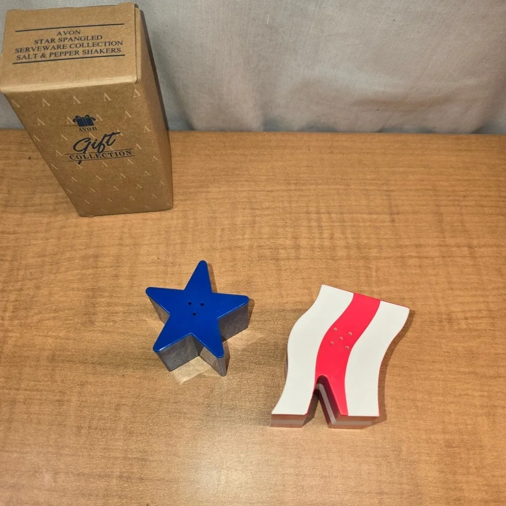 Vintage‎ Avon Plastic Stars & Stripes Salt & Pepper Shaker America USA Box